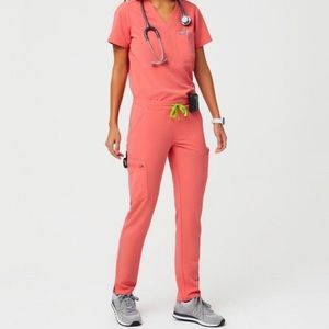 W’s EUC Figs Hot Coral set, size small